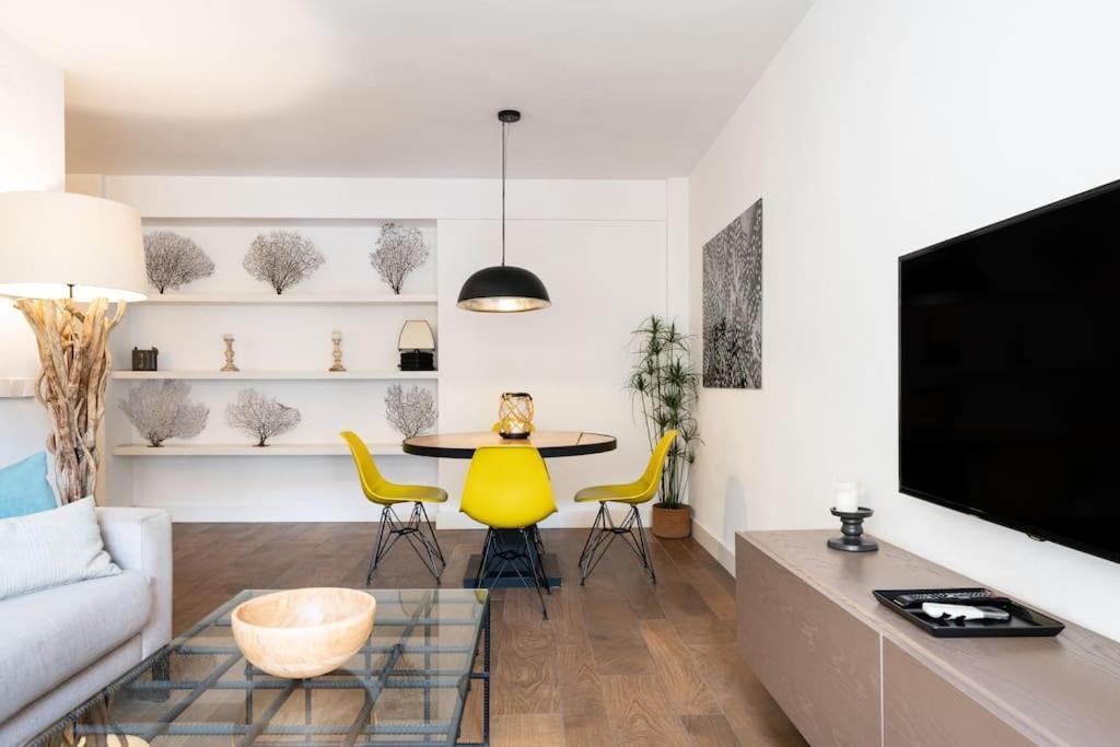 Super Central Malaga Flat With Terrace And Free Parking Екстер'єр фото