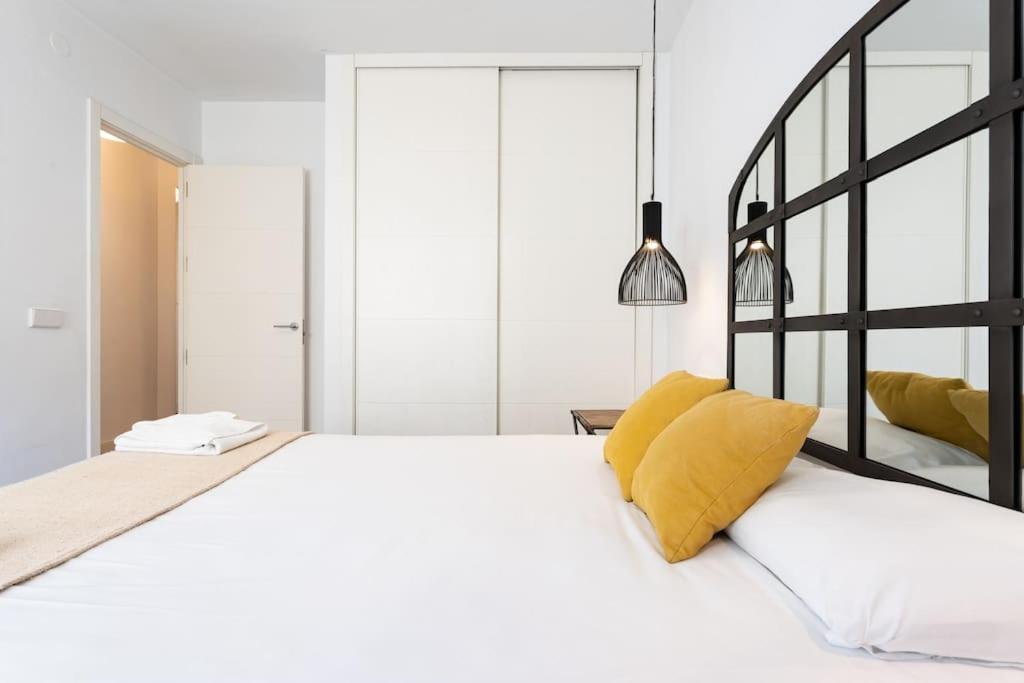Super Central Malaga Flat With Terrace And Free Parking Екстер'єр фото