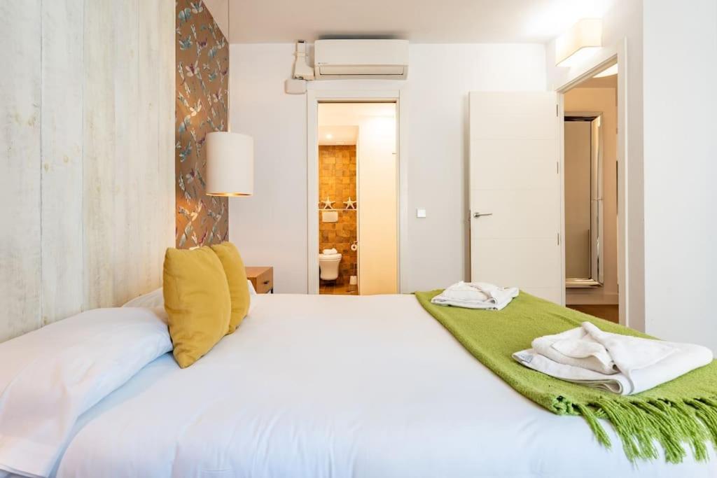 Super Central Malaga Flat With Terrace And Free Parking Екстер'єр фото