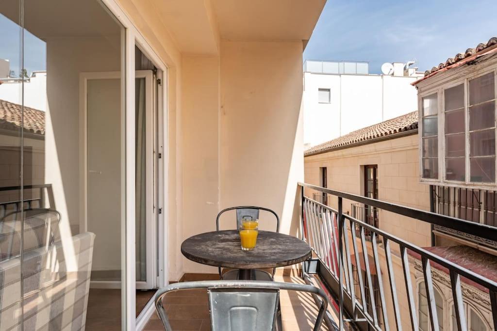 Super Central Malaga Flat With Terrace And Free Parking Екстер'єр фото